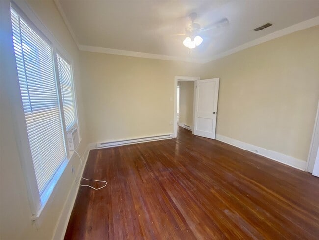 Building Photo - Restored 3 br 2 ba Craftsman style Home fo...