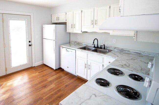 Building Photo - 152 Pierre Pl