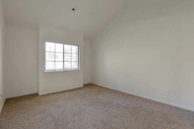 Building Photo - 10252 Danube Dr