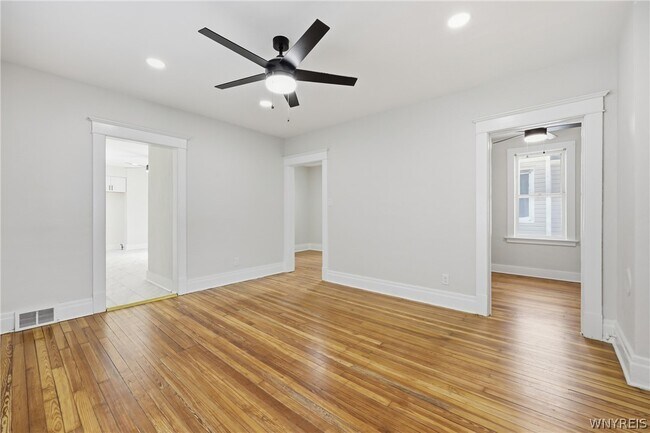 Building Photo - 36 Krakow St