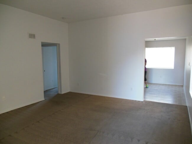 Building Photo - 5753 Pinon Dulce Rd NW