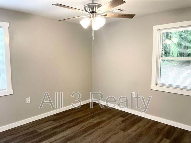 Building Photo - 117 Hill Pine Trail
