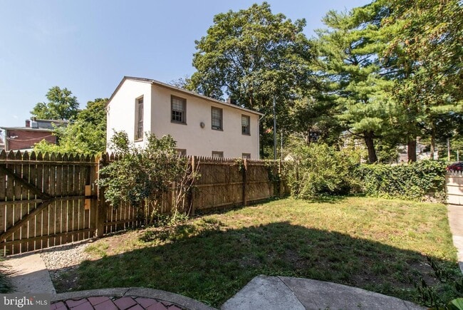 Building Photo - 18 E Gorgas Ln