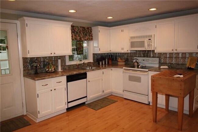 Building Photo - 3753 Evergreen Dr