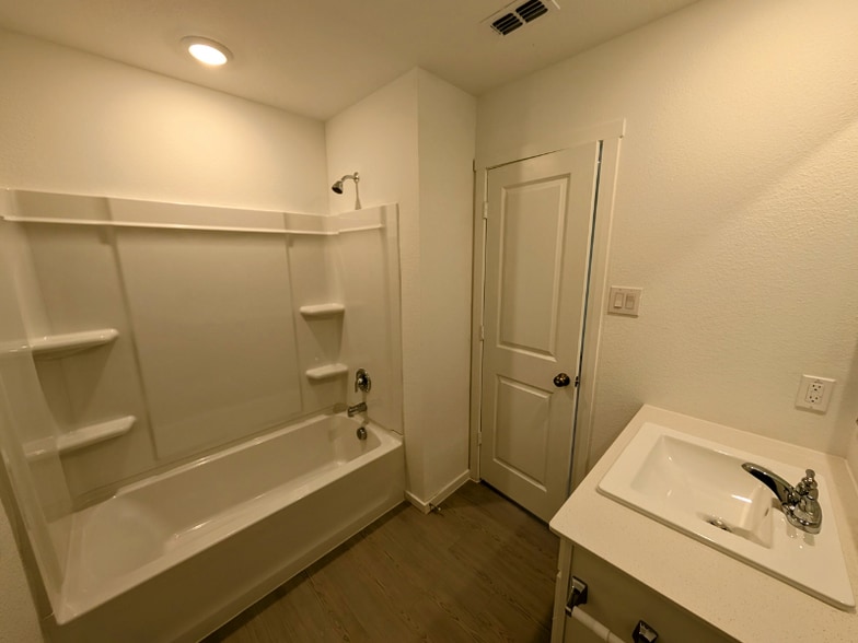 Building Photo - 11321 Rodeo Dr