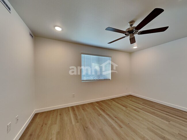 Building Photo - 12523 W Flynn Ln