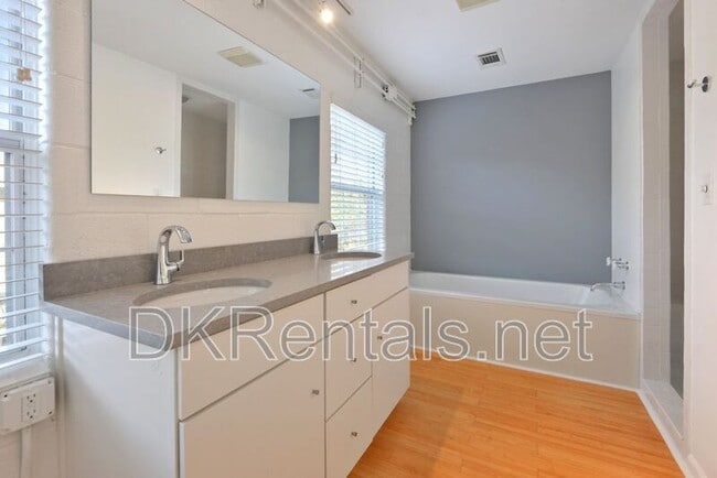 Building Photo - 1448 Iverson St NE