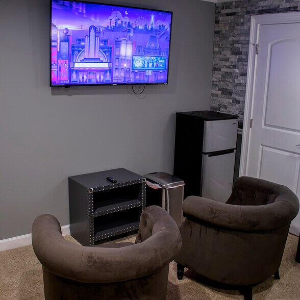 Building Photo - 4196 Clearview Dr