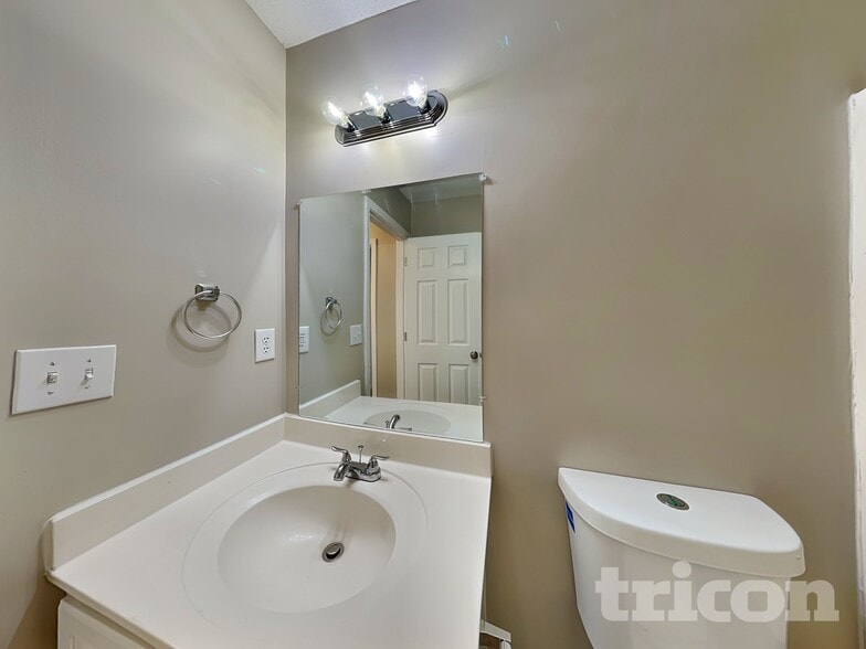 Building Photo - 51 Pates Lake Dr