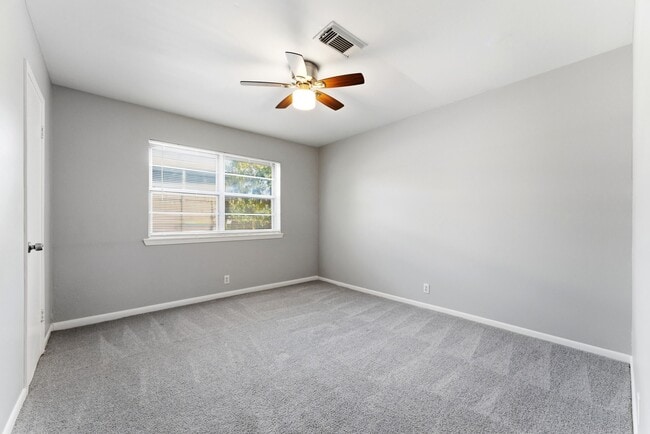 Building Photo - 18 Panorama Dr