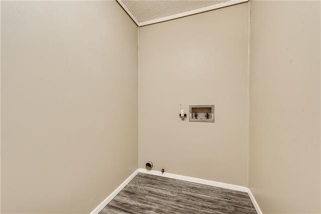Building Photo - 1605 Maple Dr