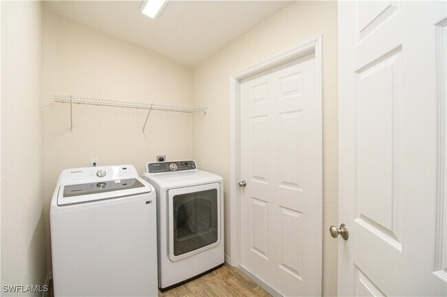 Building Photo - 6206 Mandalay Cir