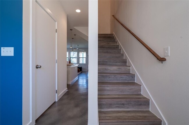 Building Photo - 4702 Leslie Ave