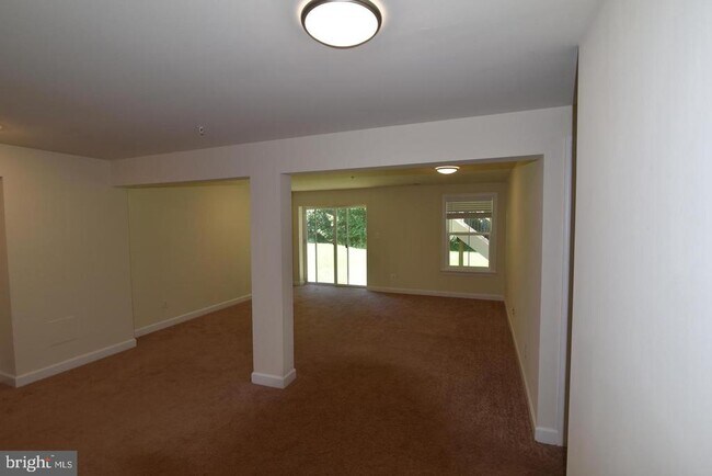 Building Photo - 139 Hokeland Dr