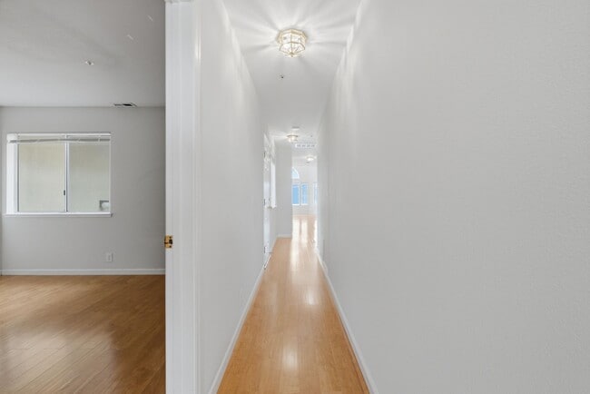 Building Photo - Top-Floor 3BR in Duplex Near BART | Vaulted Ceilings | In-Unit Laundry | Garage Parking