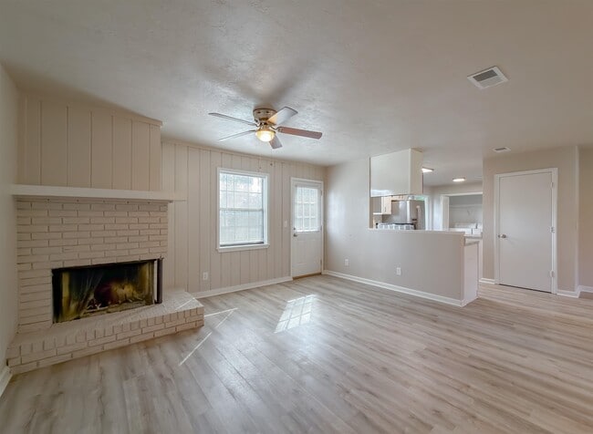 Building Photo - 3245 Whitney Dr W