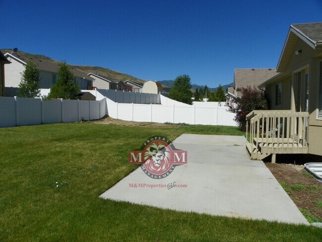 Building Photo - 3 Bed 2 Bath Home in a Quiet Herriman Neighborhood.
