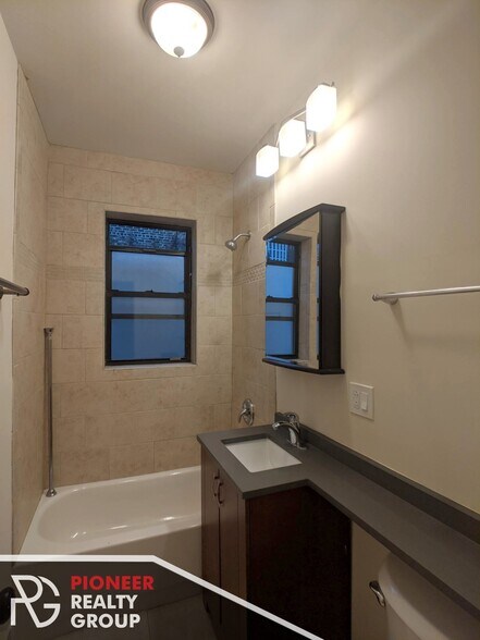 Building Photo - 3732 N Pine Grove Ave