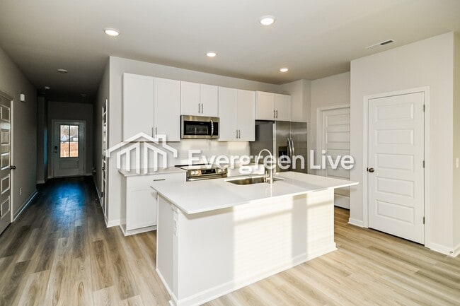 Building Photo - 692 Shoemaker Ln