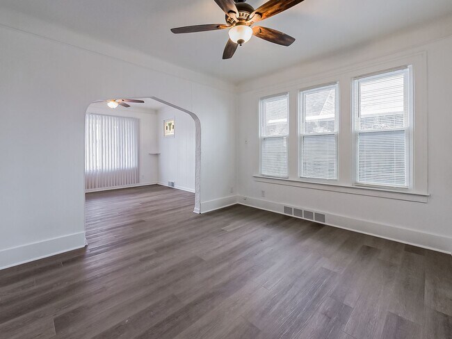 Building Photo - AVAILABLE NOW! SECTION 8 APPROVED! Charming 3-Bedroom Home in Warren!