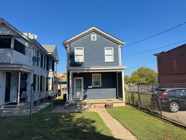 Building Photo - 3 Bedroom Home in Downtown Hamilton