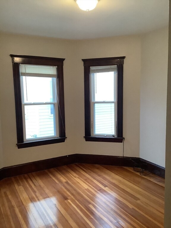 Building Photo - 19-21 Glendale St