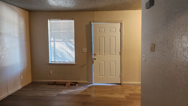 Building Photo - 4300 S. Portland #6
