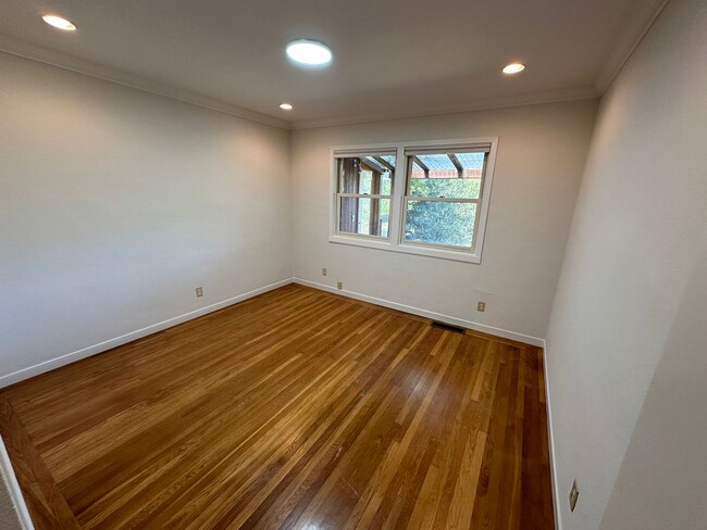 Building Photo - 3 Bed 3 Bath, Orinda Home, Close To BART