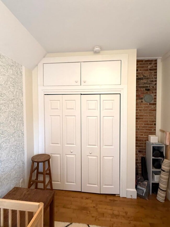 Building Photo - Charming 2 Bed + 2 Bath in the West End