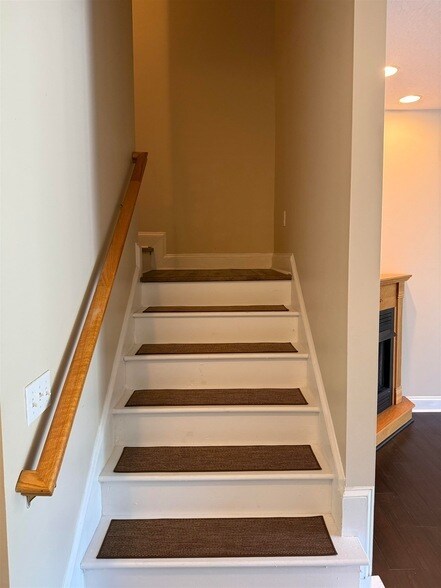 Building Photo - 2536 Blossom Trail W