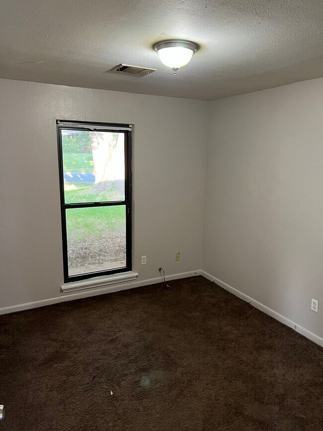 Building Photo - Southern Hills!