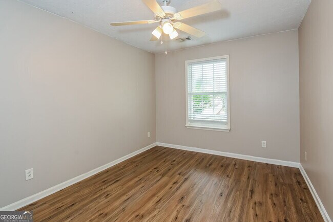 Building Photo - 632 Spanish Oak Dr