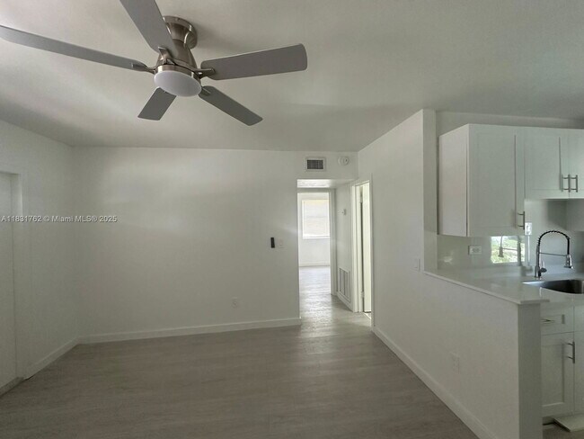 Building Photo - 1754 NE 48th Ct