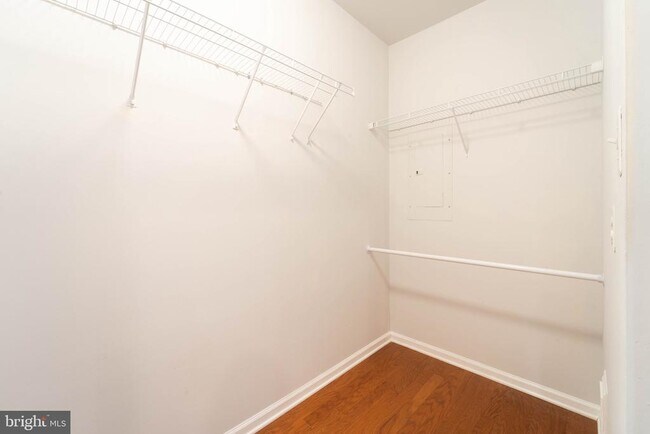 Building Photo - 4631 Carisbrooke Ln