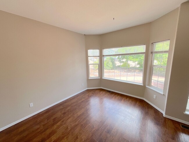 Building Photo - 4 Bedroom Home Available Near Peterson Rd & Constitution Ave!