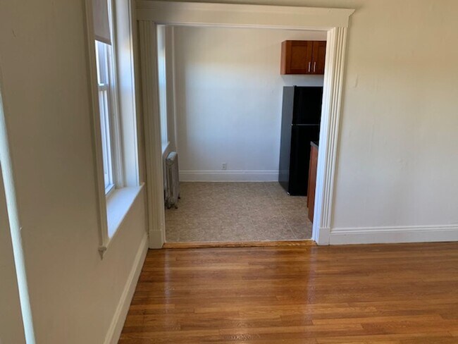 Building Photo - Sunny 1-Bed, 1-Bath in Fenway