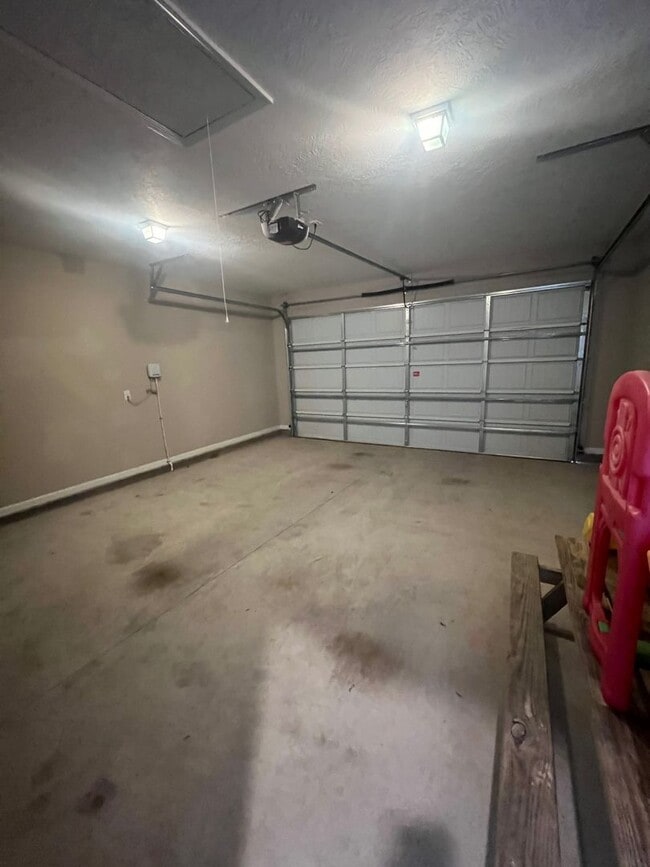 Building Photo - PRICE REDUCED! - 4 Bedroom/2 Bathroom  Home in Thomson, Georgia just off the Bypass - $100 credit...