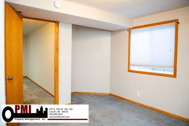 Building Photo - 3 Bedroom and 3 Bathroom Duplex. Available...