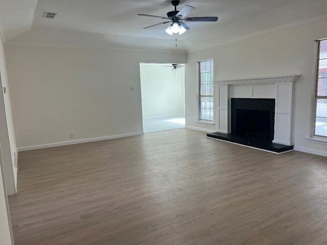 Building Photo - 1500 Hyde Park Blvd