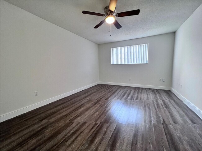 Building Photo - 1196 NW 40th Ave