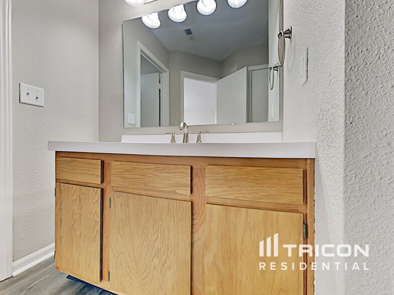 Building Photo - 4669 Driftwood Ln