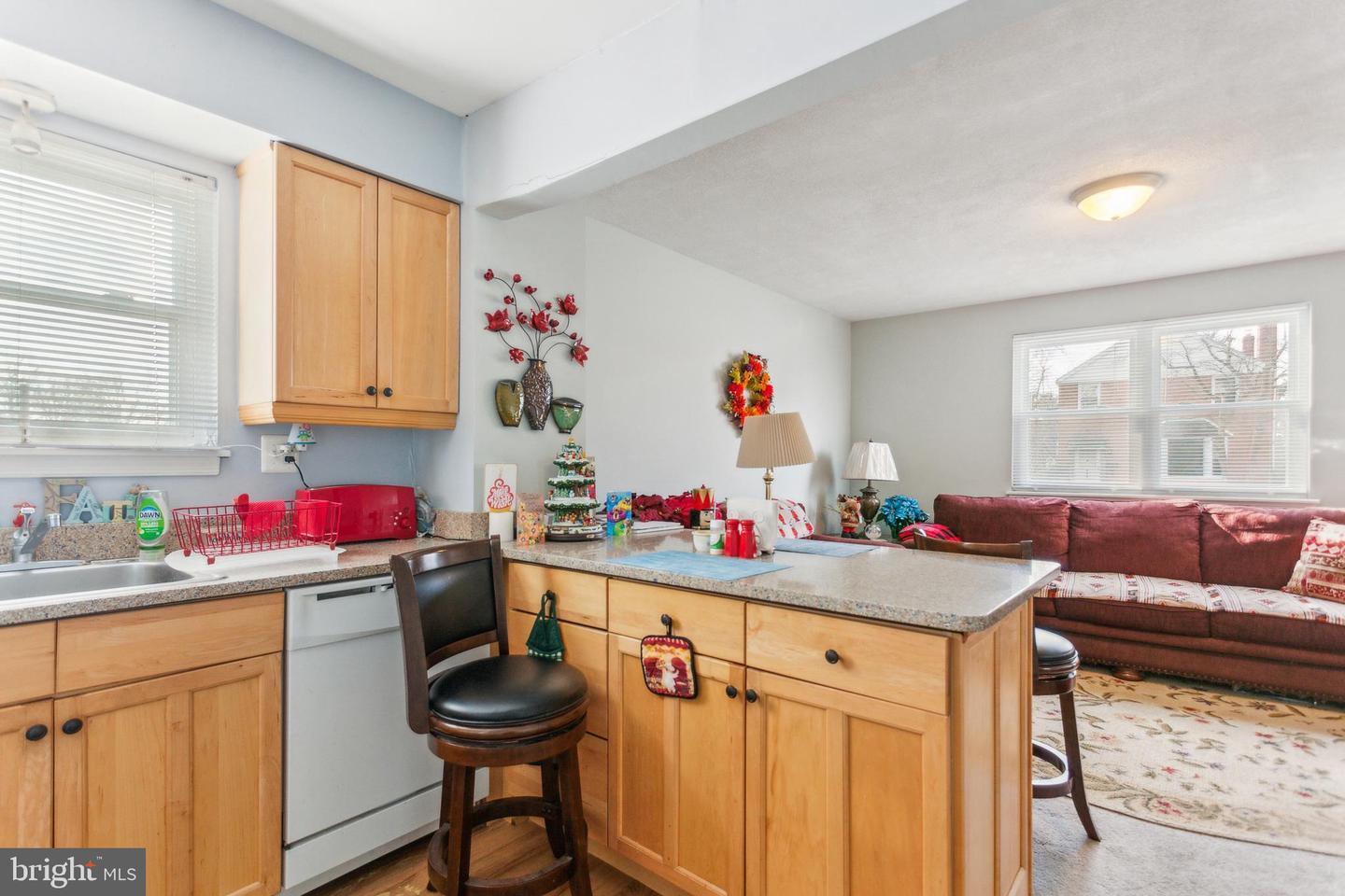 Building Photo - 657 Childs Ave