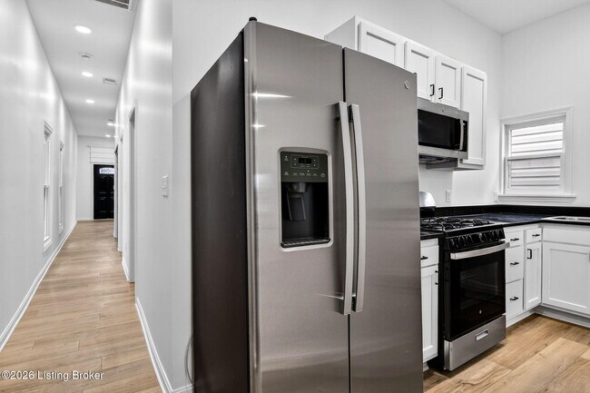 Building Photo - 508 Lilly Ave