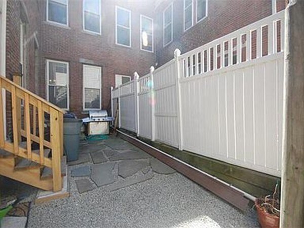 Building Photo - 118 F St