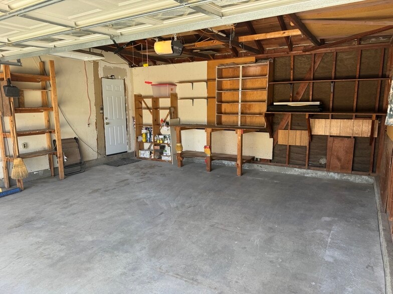 Garage - 604 E Creston St