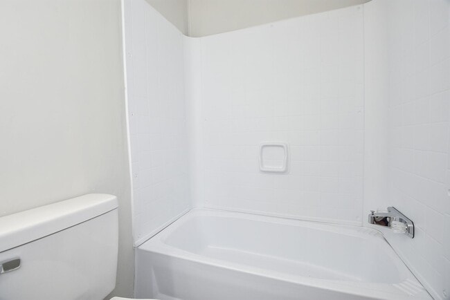 Building Photo - Be part of this cozy community at Roy Harris Loop