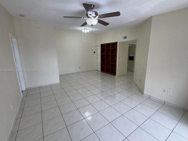 Building Photo - 9707 Hammocks Blvd