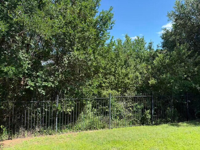Building Photo - 5717 Levenwood Ln