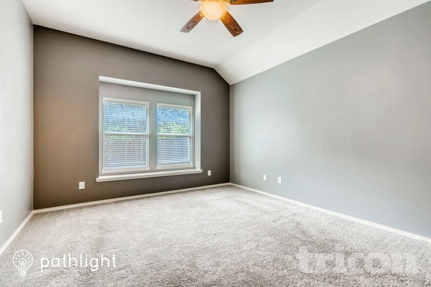 Building Photo - 5805 Paloma Blanca Dr