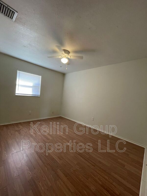 Building Photo - 160 N Nekoma Ave